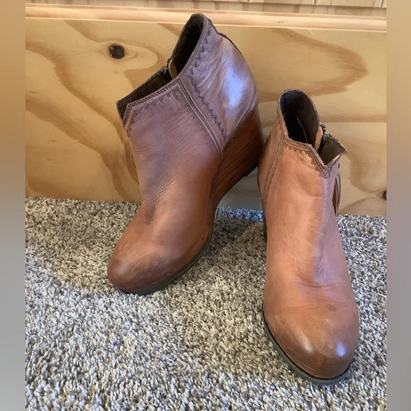 Ariat Wedge Booties - Picture 3 of 3